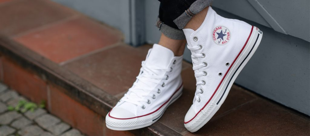 Crueldad templo Matemático Cómo limpiar las Converse blancas para devolverles su blancura? | Blog  zapatos.es
