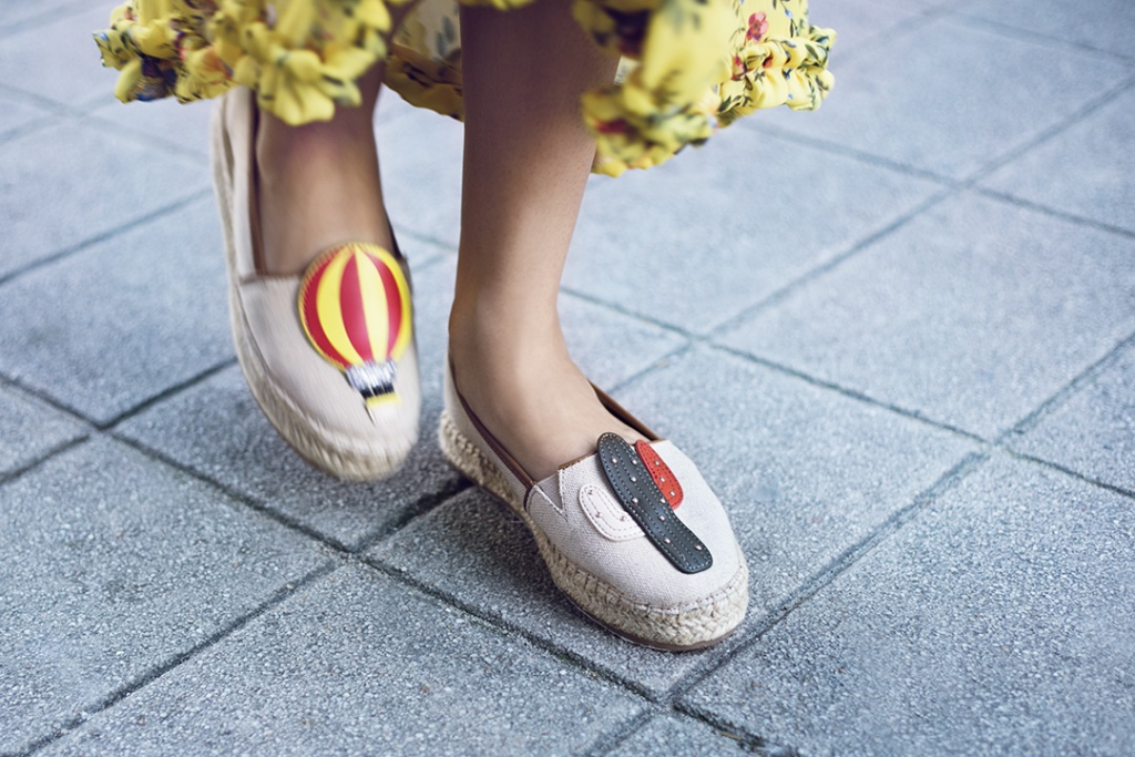 Que zapatos combinan con un vestido de flores? | Blog 