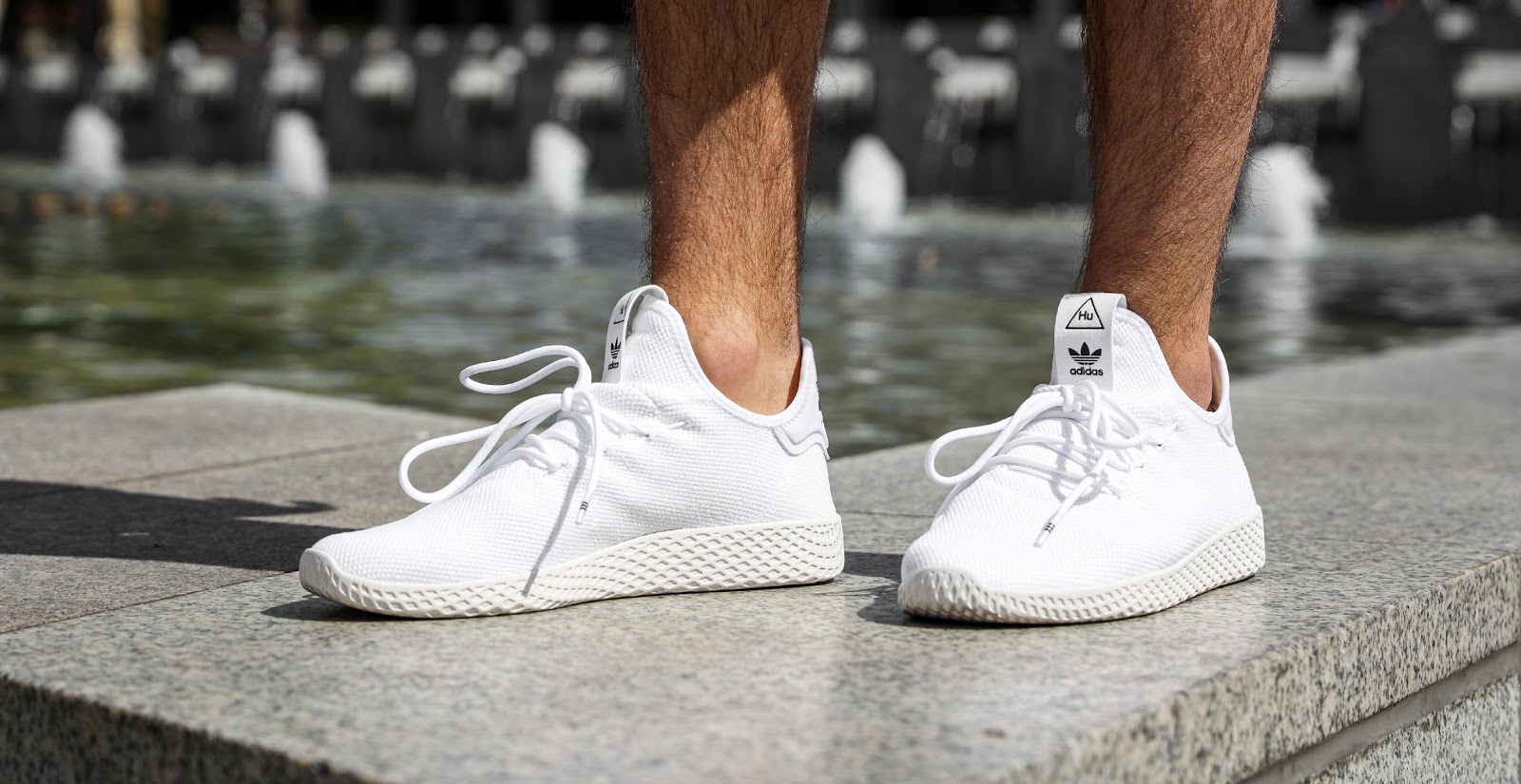 Absoluto oferta Año Sneakers blancas de hombre: tendencia universal directamente de las  pasarelas | Blog zapatos.es