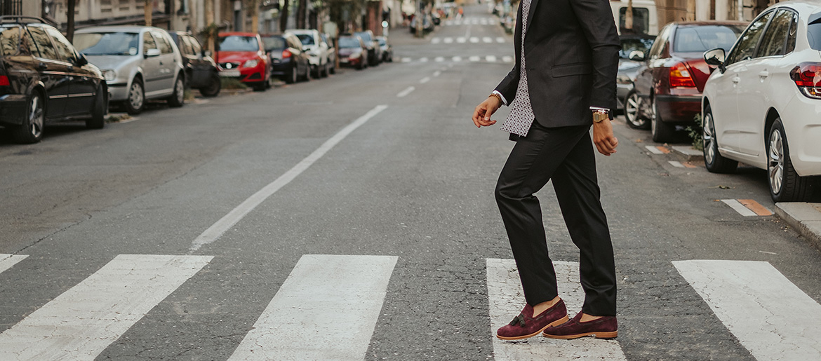 Pequeño medio demasiado Mocasines para el traje: ¿qué elegir para lucir con clase? | Blog zapatos.es