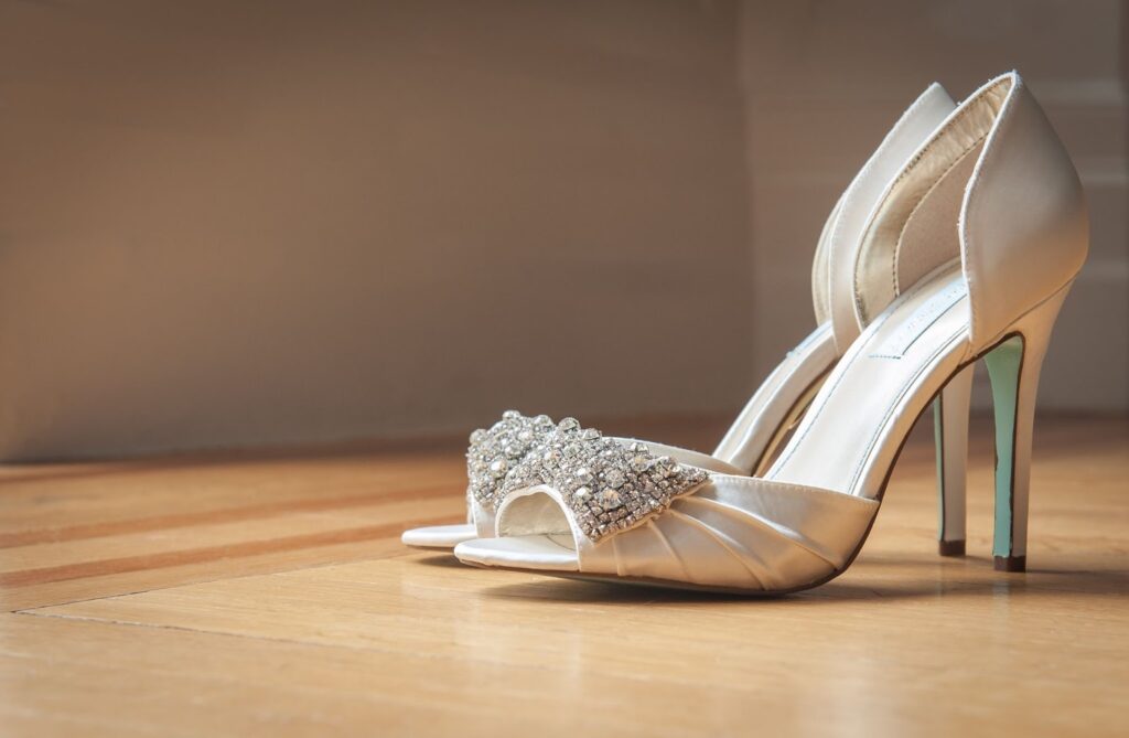 zapatos de tacón de aguja para una boda