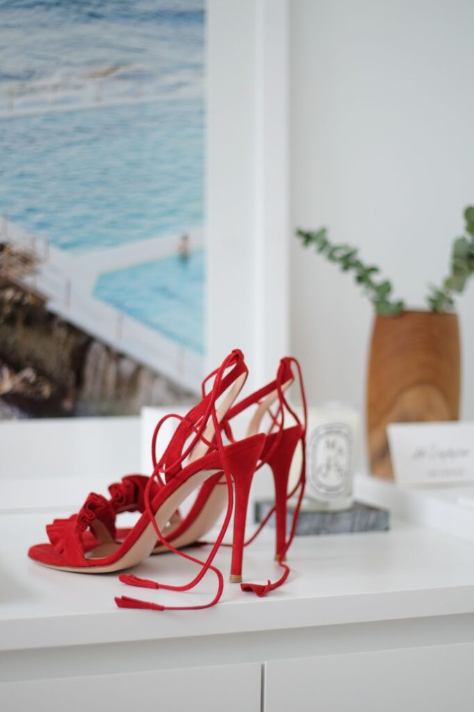 sandalias de tacón de aguja rojas