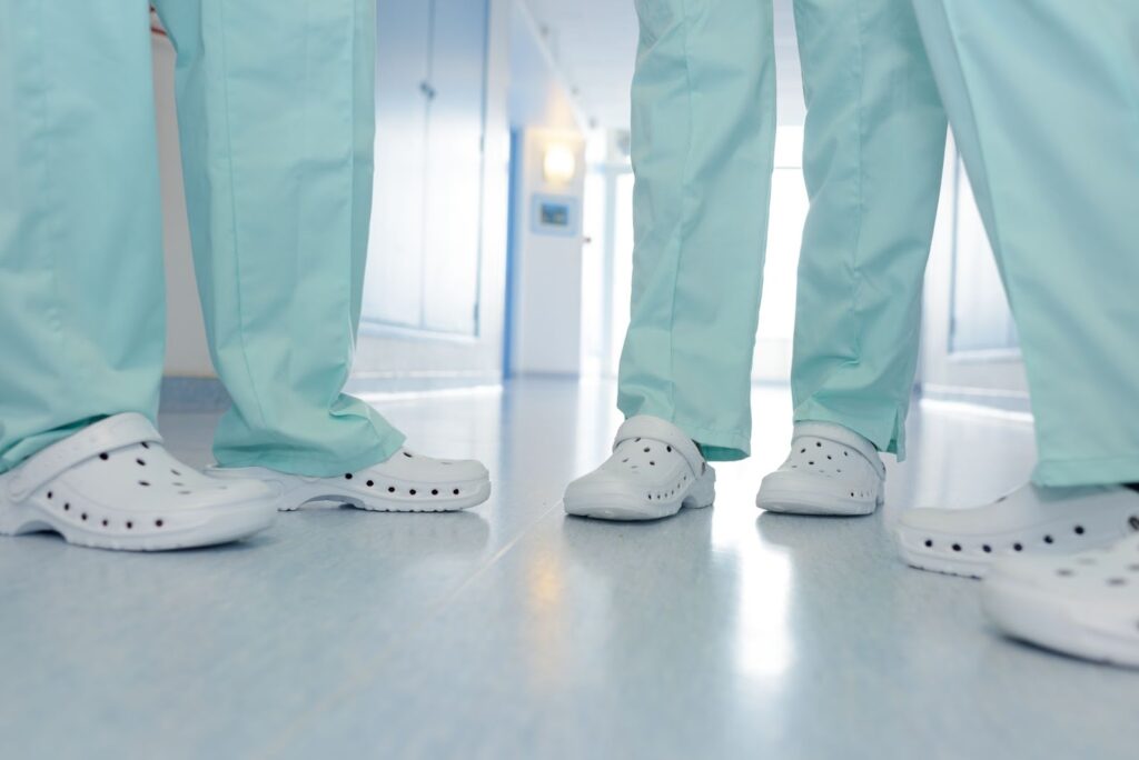 ¿Qué zapatos elegir para trabajar de pie?