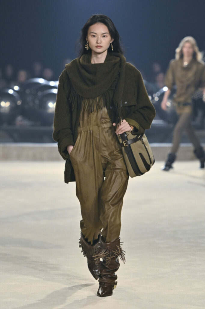 Botas boho con flecos en la pasarela de Isabel Marant