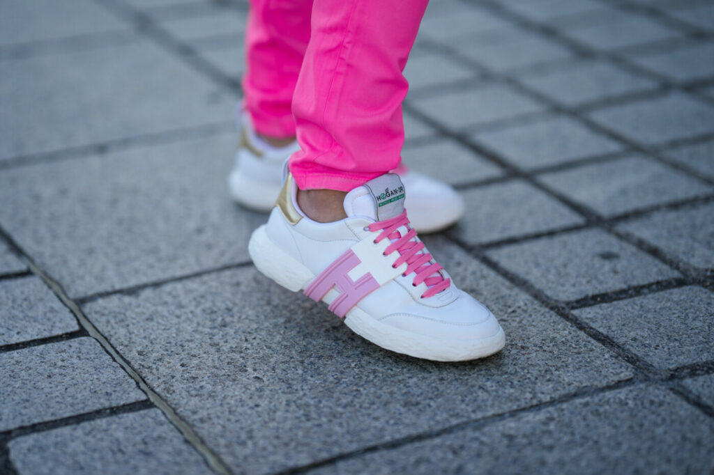 zapatillas con cordones rosa